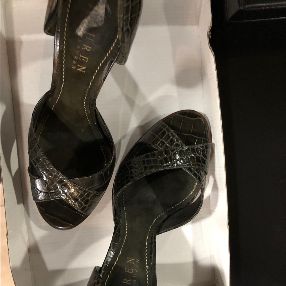 Ralph by Ralph Lauren Green Snakeskin heels. - Picture 2 of 6